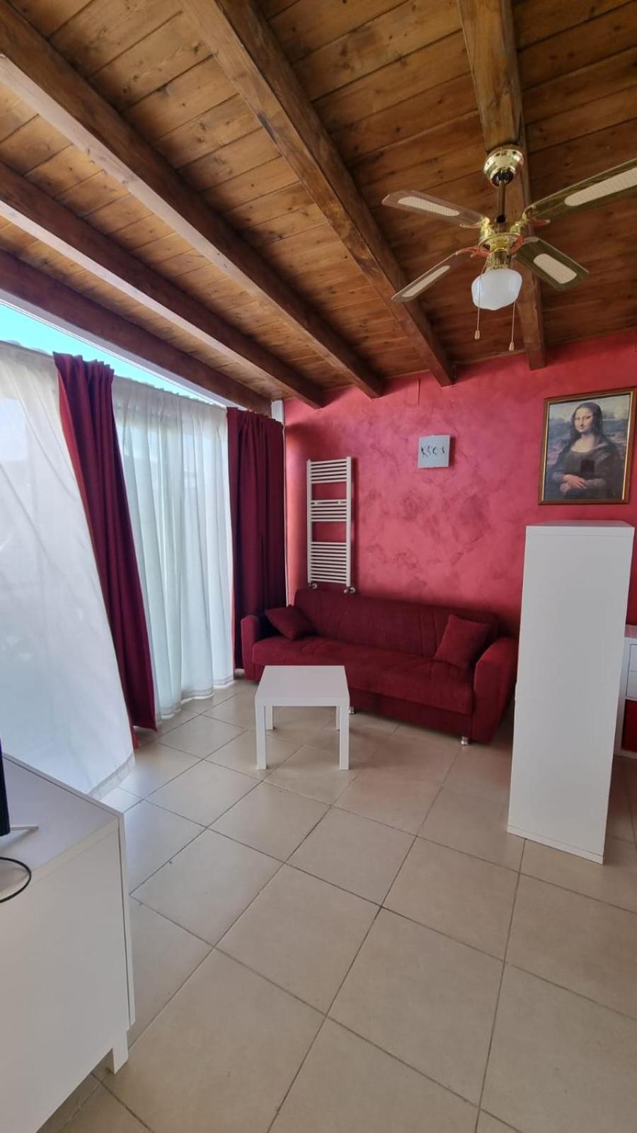 La Dea Busa Canosa di Puglia Luaran gambar